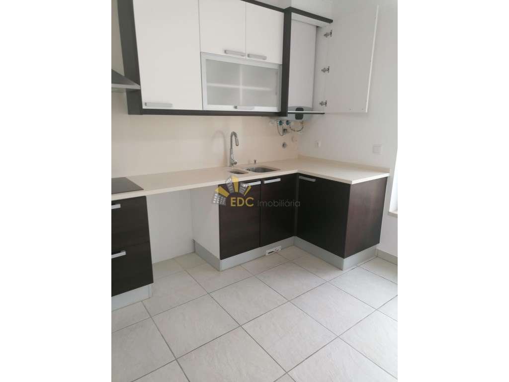 Moradia V3+1 Totalmente Remodelada no Centro da Ericeira e com vist...-8