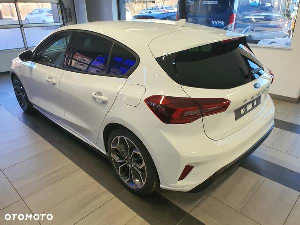 Ford Focus 1.0 EcoBoost mHEV ST-Line X - 12