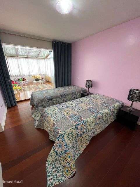 Apartamento T4 Duplex c/ garagem fechada p/ 2 carros.-14