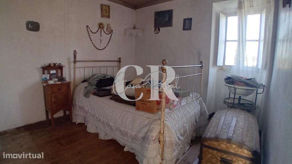 Moradia em pedra em Figueiró dos Vinhos com terreno e poço de água-14