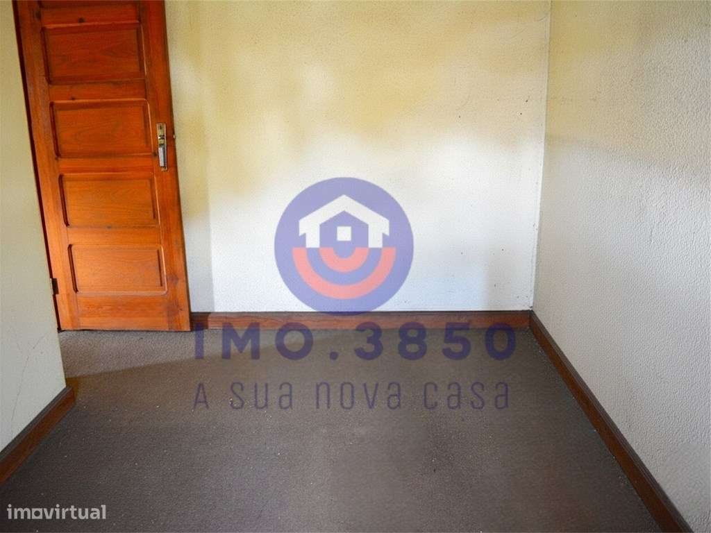 Prédio c/ 2 frações e excelente localização-8