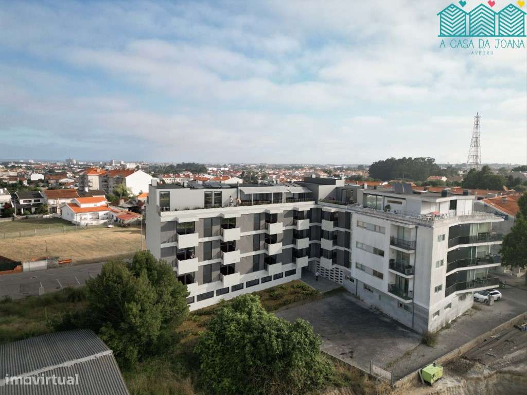 Apartamento T2 com Lugares de Garagem em São Bernardo-11