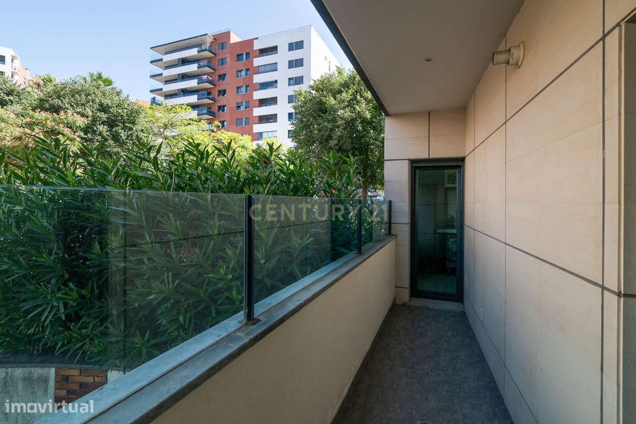 Apartamento T1 nas Colinas do Cruzeiro com Arrecadação e Parqueamento-20