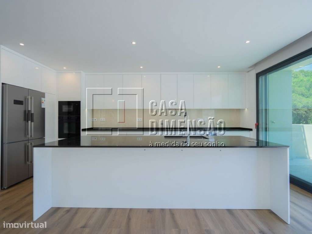 Moradia de Arquitectura Moderna de tipologia T3+1 em Oeiras com Pis...-11