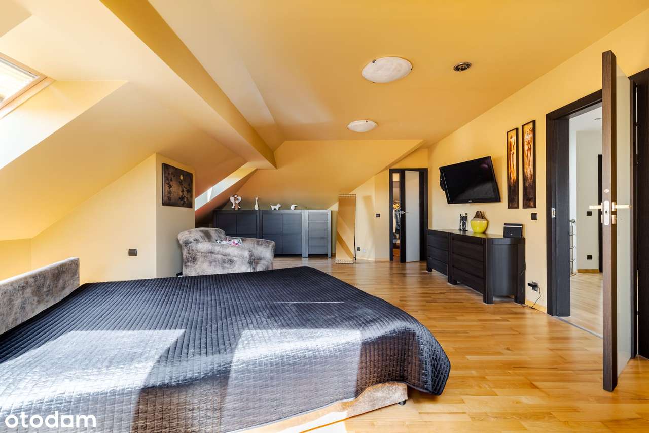 Wolnostojący dom z użytkowym poddaszem i ogrodem-7