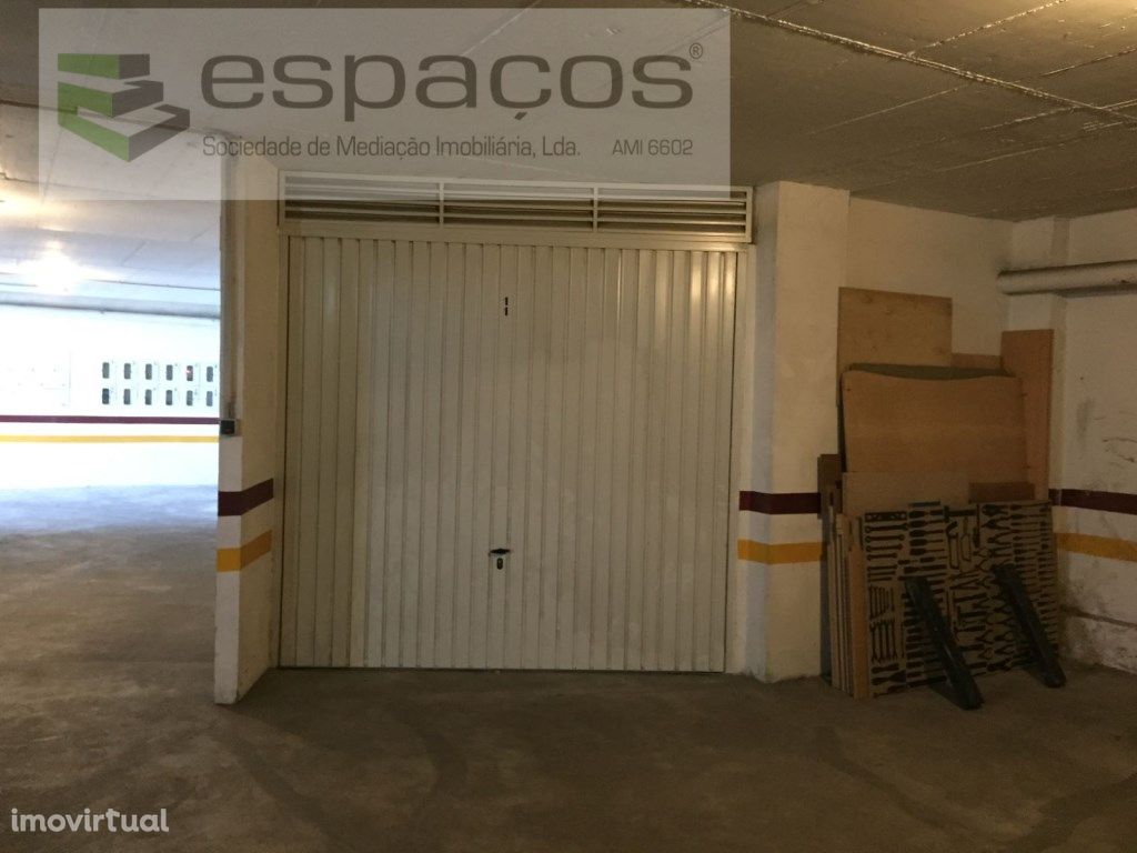 Garagem para venda na Carapalha
