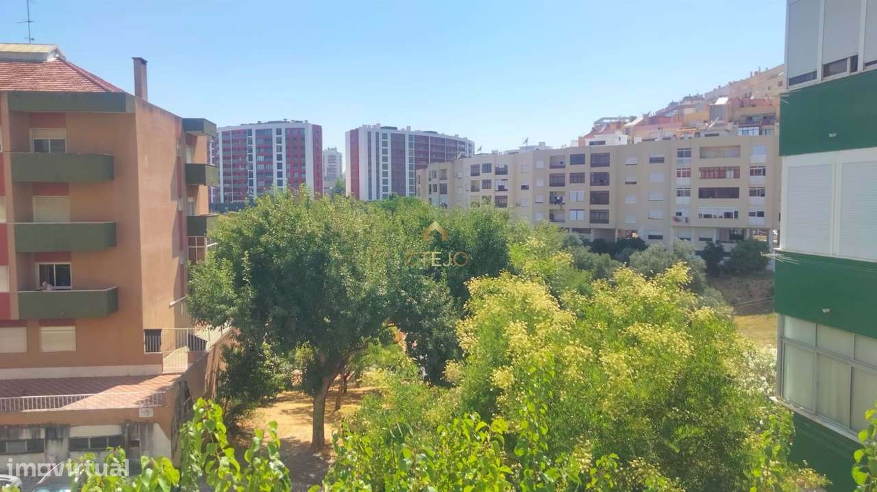LOJA PARA VENDA  POVOA de SANTA IRIA  COM 260m2-21