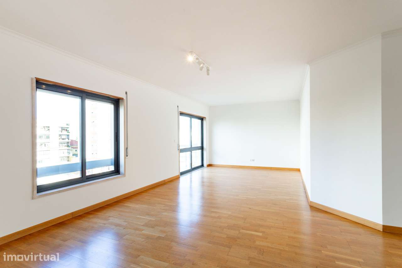 Apartamento T3 com varanda e garagem em Lisboa - Grande imagem: 5/38