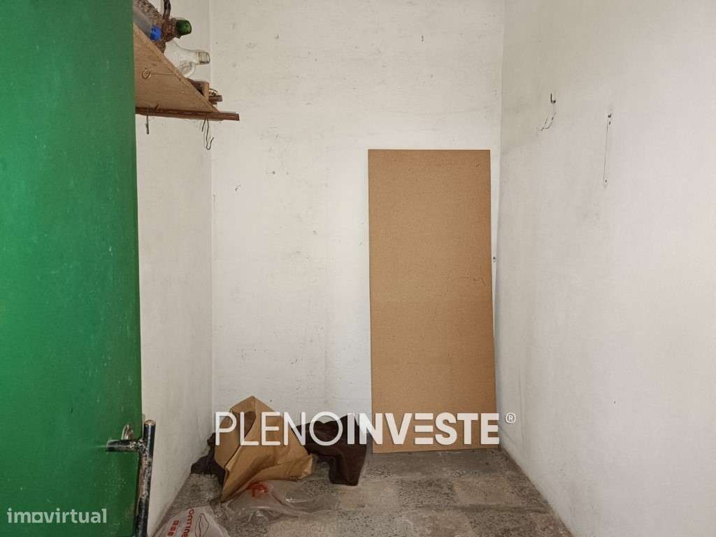 Lugar de parqueamento e arrecadação na Cruz de Pau - Grande imagem: 3/10