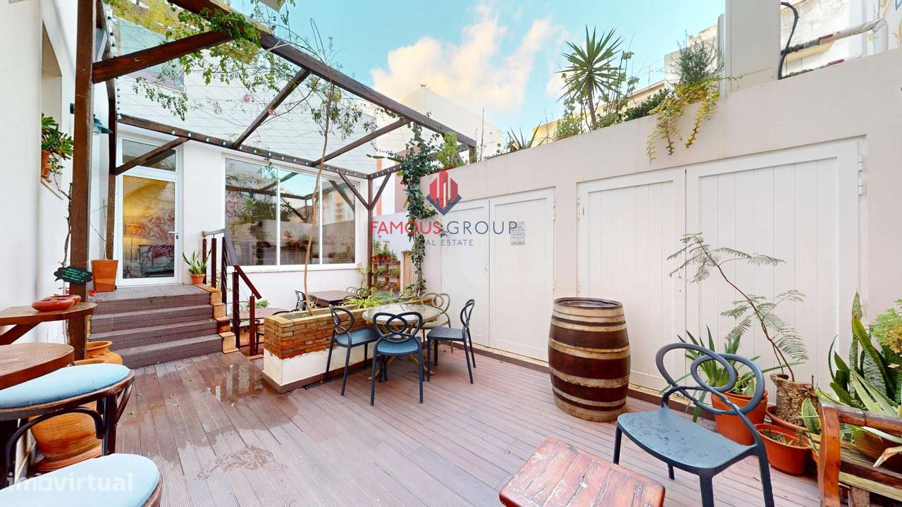 Prédio Histórico com Alojamento Local, Restauração e Espaço...-26