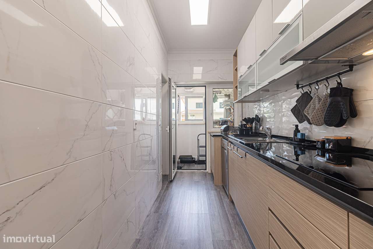 Apartamento T2 remodelado num RC na Marisol-3