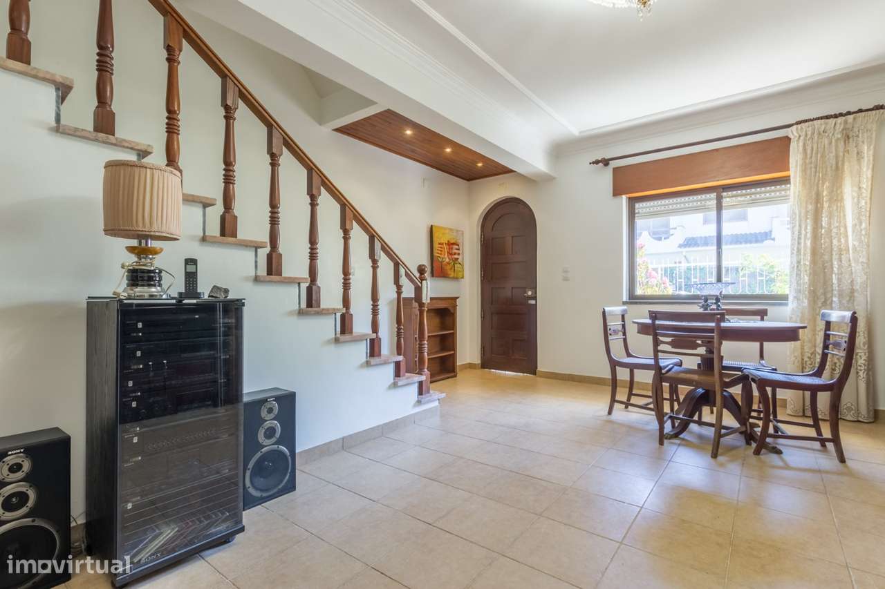Moradia T3 + 1 em Vale Milhaços - Corroios com Garagem-4