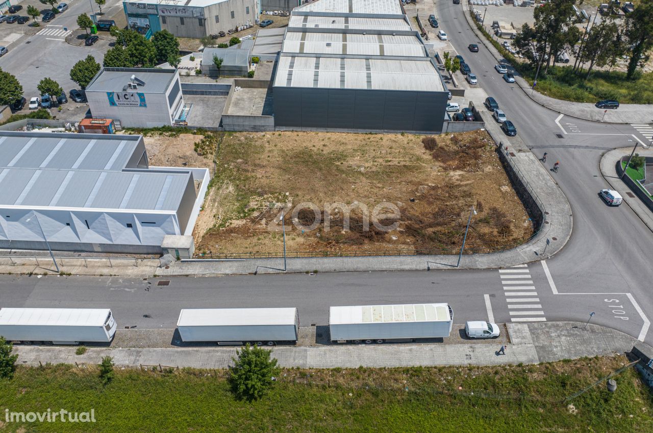 TERRENO PARA CONSTRUÇÃO DE ARMAZÉM NA ZONA INDUSTRIAL DE ALFENA