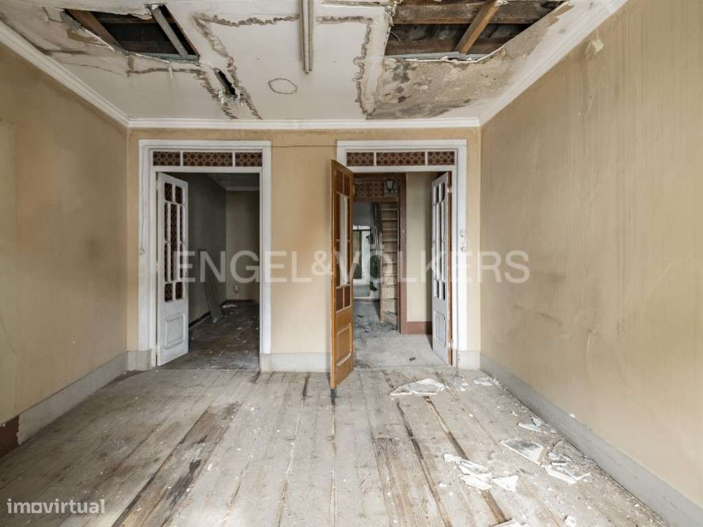 Prédio para Recuperação na zona mais charmosa de Almada - Grande imagem: 3/21