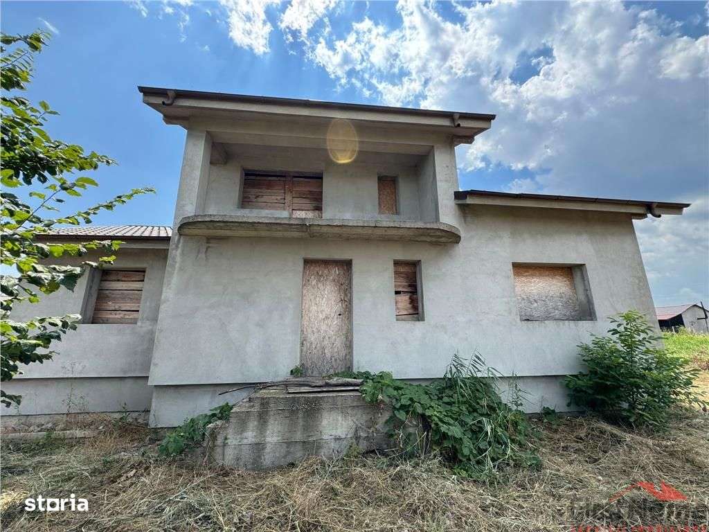 Casa P+1 la rosu (caramida) de vanzare in Golesti - Imagine principală: 4/12