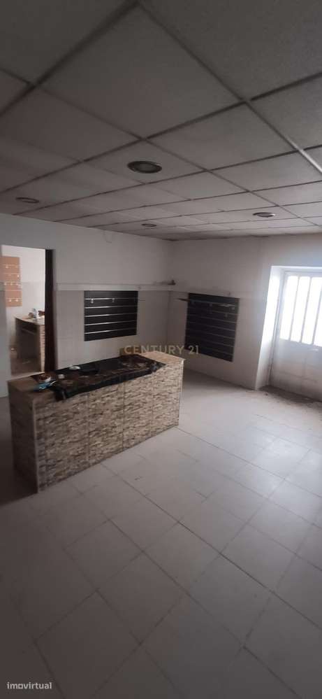 OPORTUNIDADE EXCLUSIVA PARA REMODELAÇÃO TOTAL – MORADIA TÉRREA ANTERIO-2