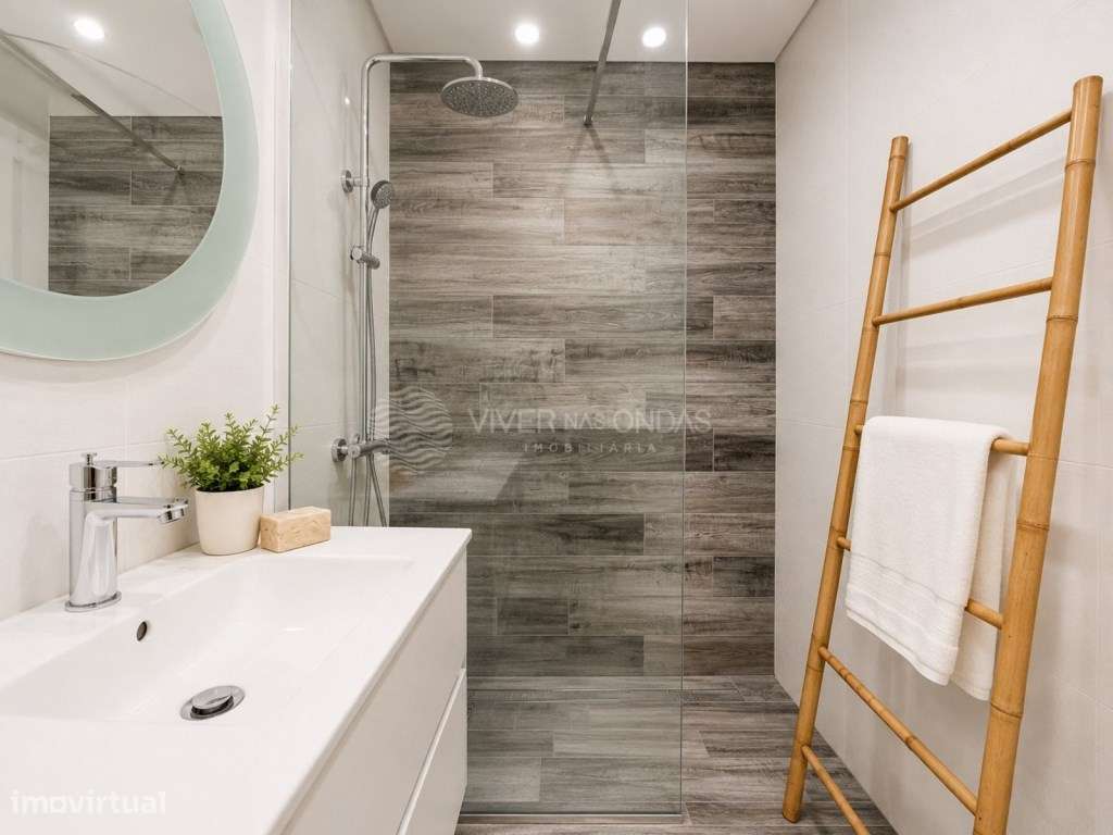 Andar de Moradia T2 remodelado em Santo António - Costa da Caparica-18