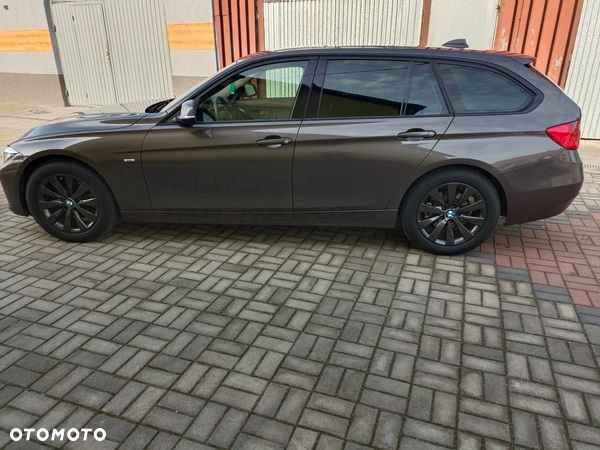BMW Seria 3 318d DPF Touring Edition Lifestyle - 13