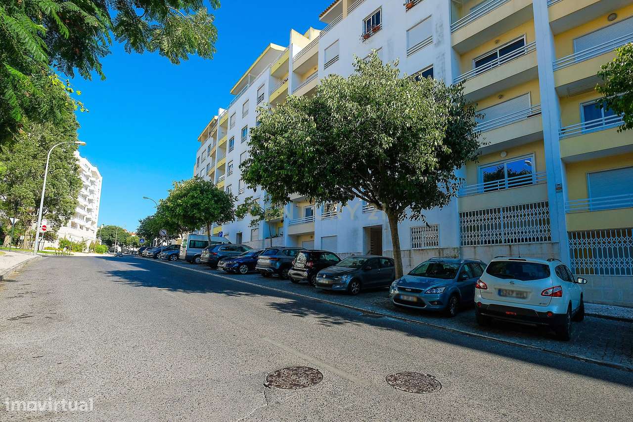 Apartamento T3 luminoso na Parede com varandas, garagem e arrecadação-28