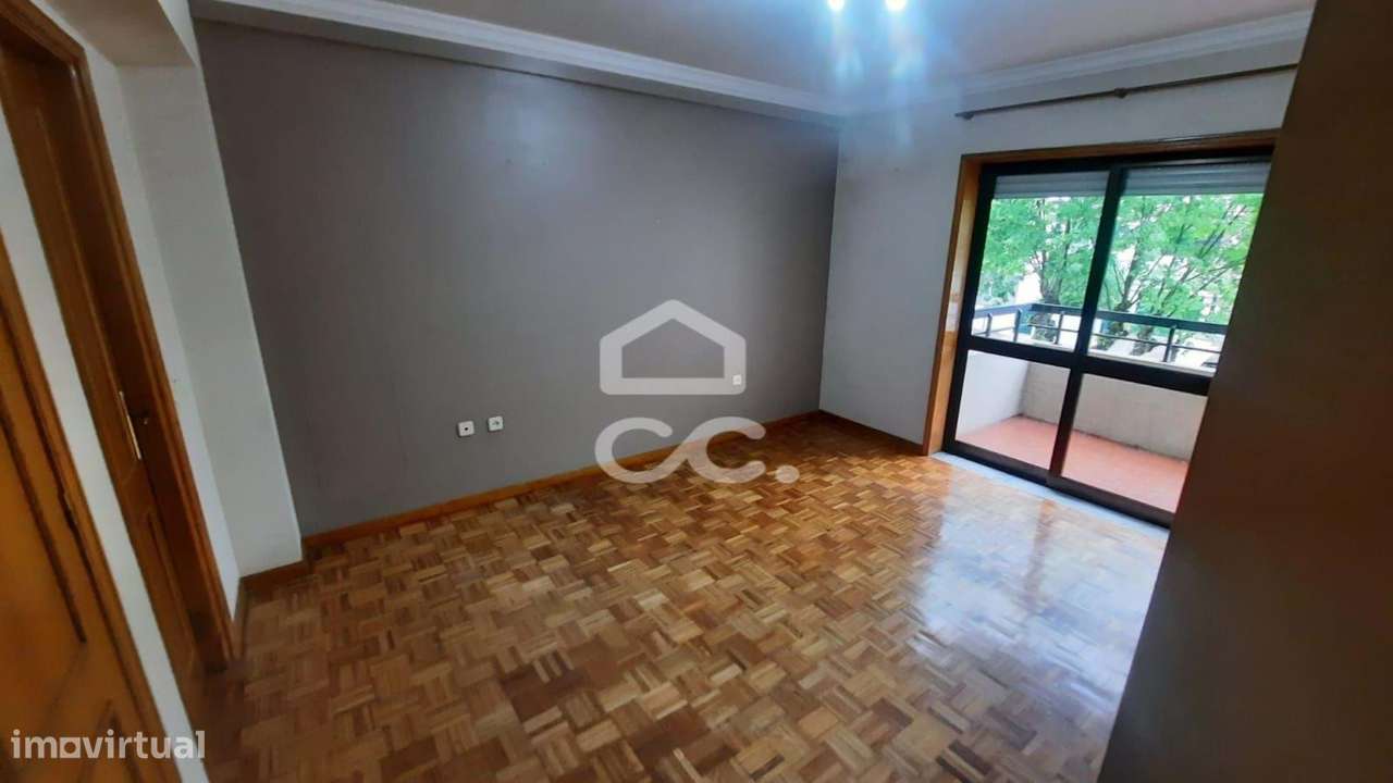 Apartamento T3+1 situado na zona da Levada, em Rio Tinto, Gondomar-16