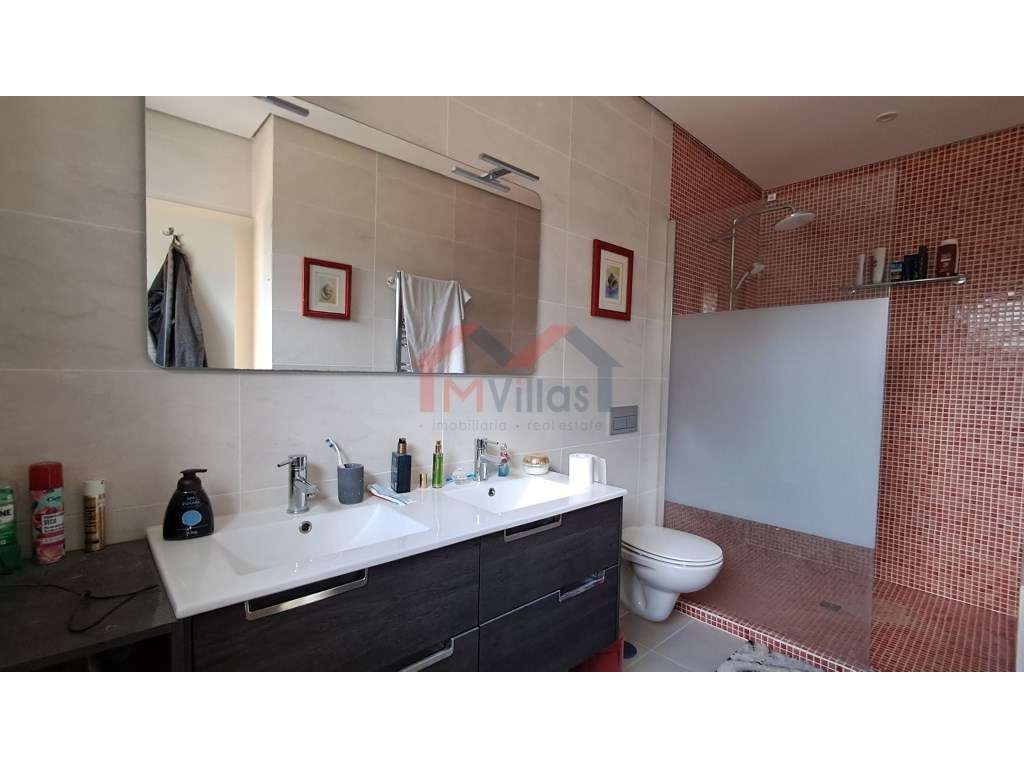 Moradia V2 Renovada com 2 anexos - Salir-17