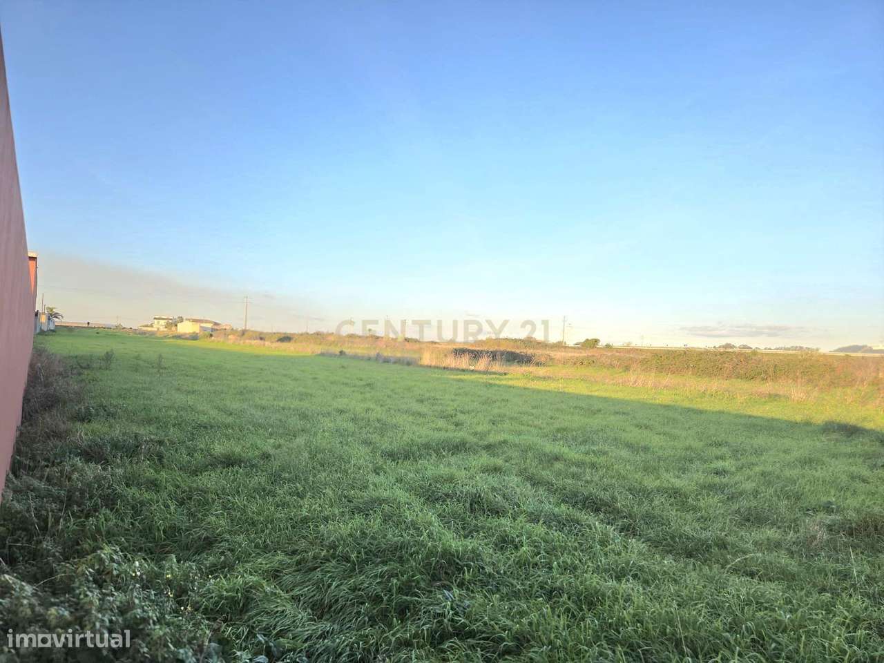 Terreno com 1120 m² e Viabilidade de Construção de Moradia Terrea - Grande imagem: 4/9