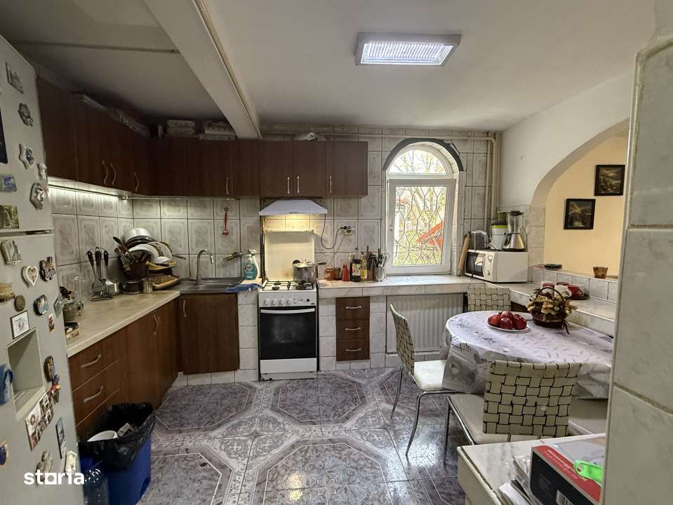 Apartament spatios, 3 camere, decomandat, 95 mp, parter - Girocului - Imagine principală: 4/10