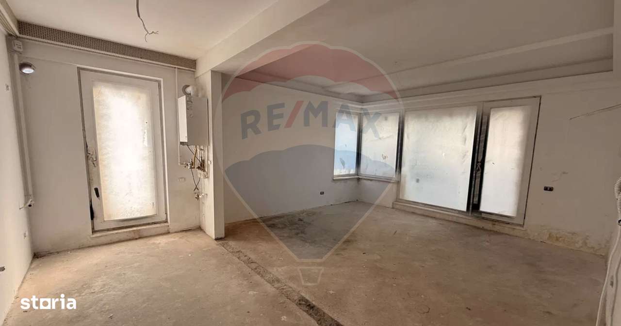 Vanzare Apartament 4 cu camere cu curte / loc parcare/ ultracentral-1