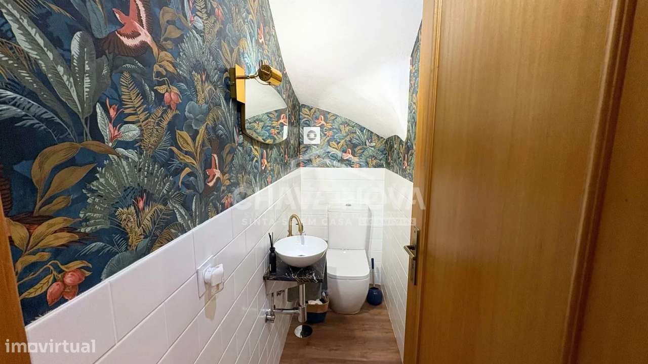 Apartamento T2 Duplex Renovado com Terraço, Garagem Box e 3 WC-18