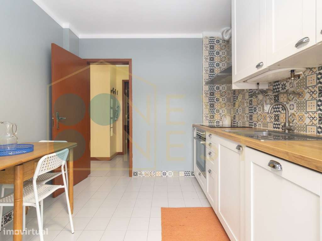 Apartamento T2 em Vila Maria - Semi-Renovado e Mobilado-6