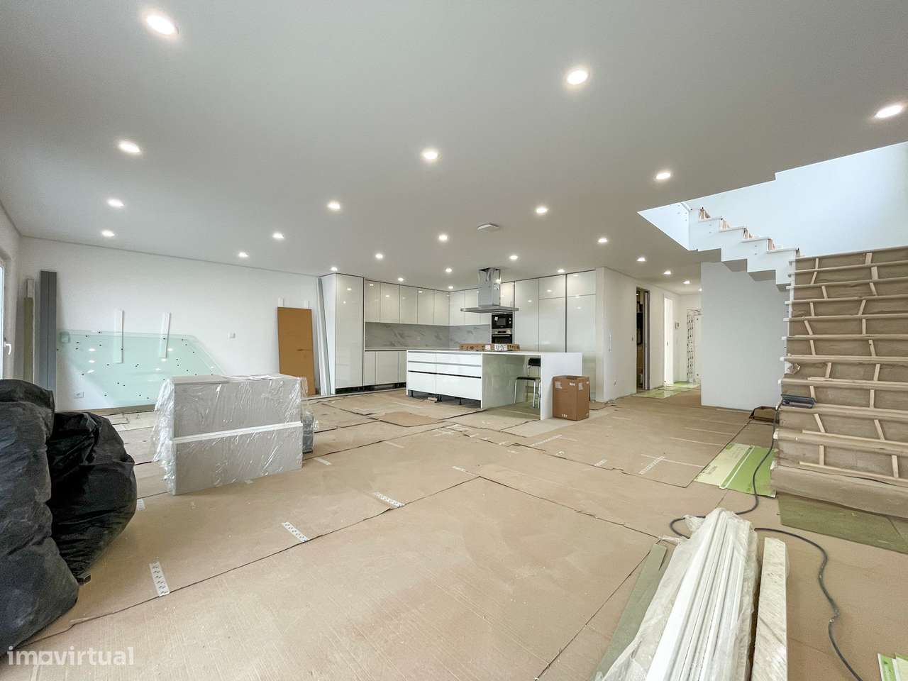 Moradia T4 com Piscina - Santa Iria de Azoia (Bairro da Salvação)-24