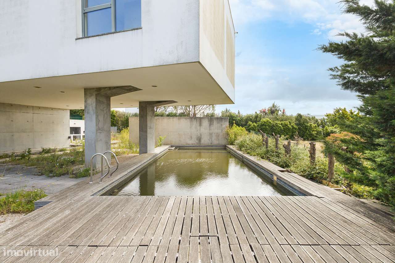 Moradia Isolada Remodelada com Piscina, 4 Quartos e Garagem para 3 Car-19
