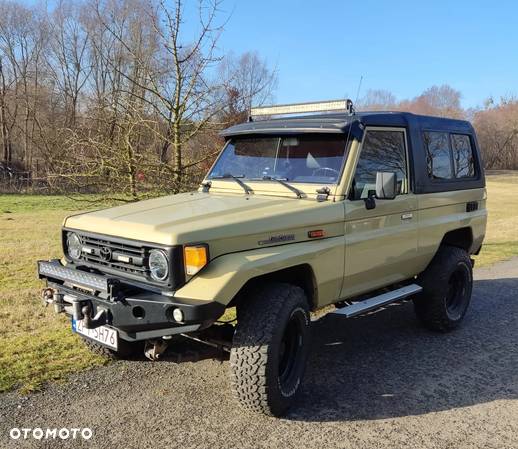 Toyota Land Cruiser HT LX - 8