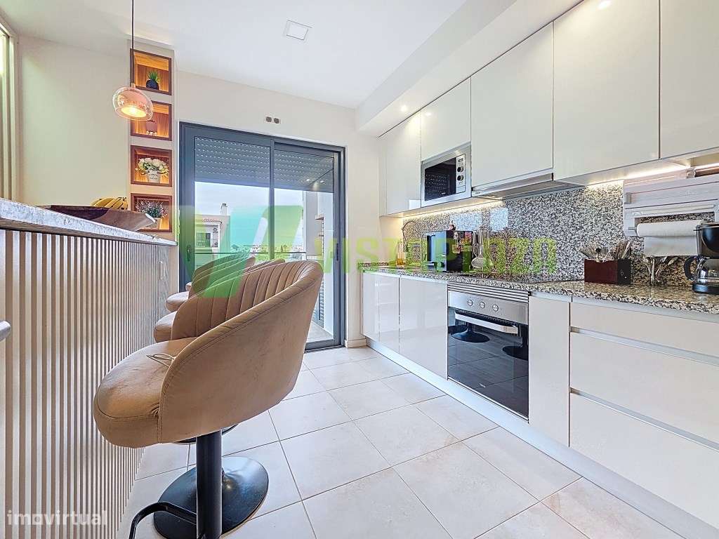 Apartamento T4 Acabamentos de Luxo na Urbanização do Fojo, Portimão-7