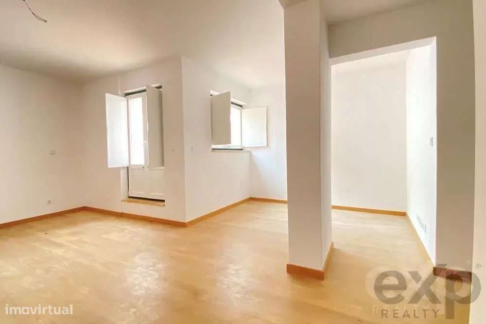 Arrendamento T0 renovado, com terraço, 2º Andar, Bairro do Castelo, Al - Grande imagem: 3/13