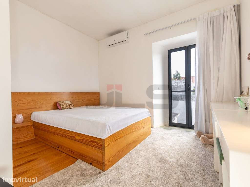 Moradia V3 no Centro de Ponta Delgada-4