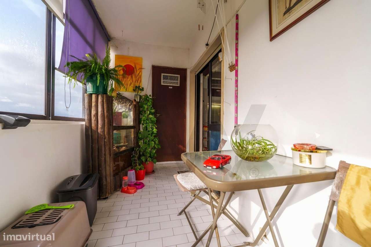 Apartamento T2, com áreas muito amplas e em muito bom estado de cons - Grande imagem: 5/22