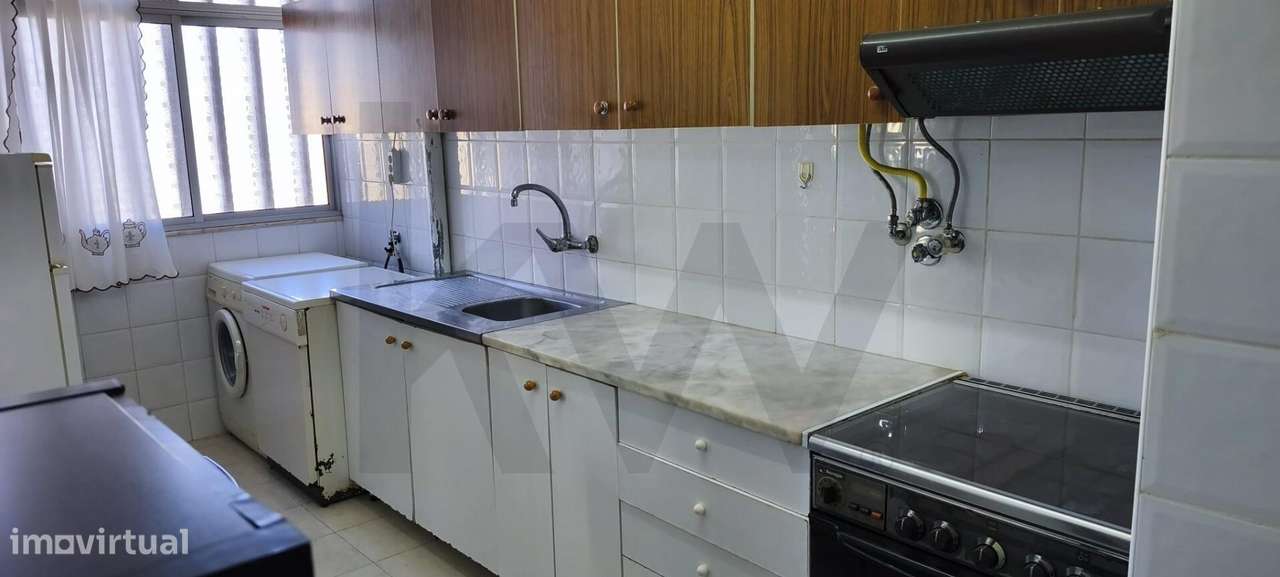 Apartamento T2 na Rua Bordalo Pinheiro, Vale da Amoreira, concelho da - Grande imagem: 4/32