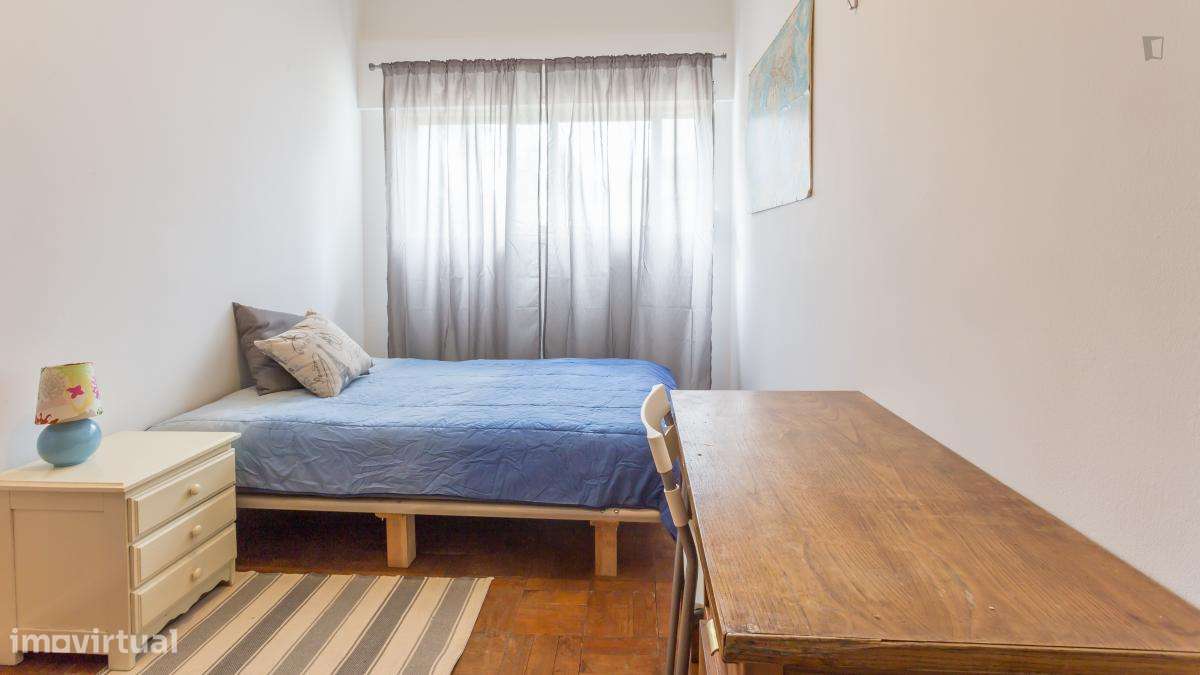 Quarto - localizado em Paranhos Porto - Grande imagem: 5/9