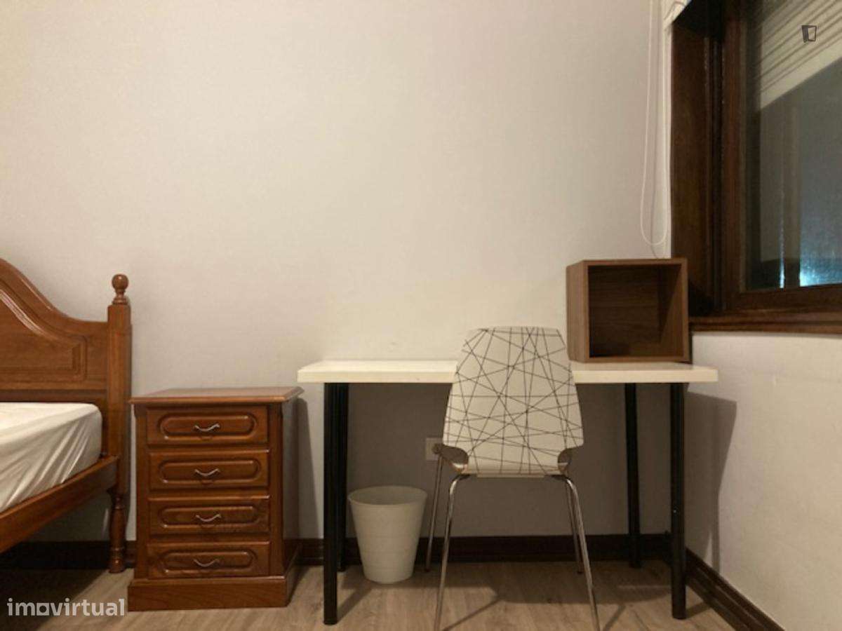 Quarto - localizado em Paranhos Porto - Grande imagem: 4/10