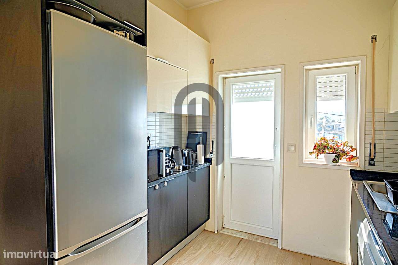 Moradia Bifamiliar com terreno com 1.500m2 em Esmeriz, Famalicão-6