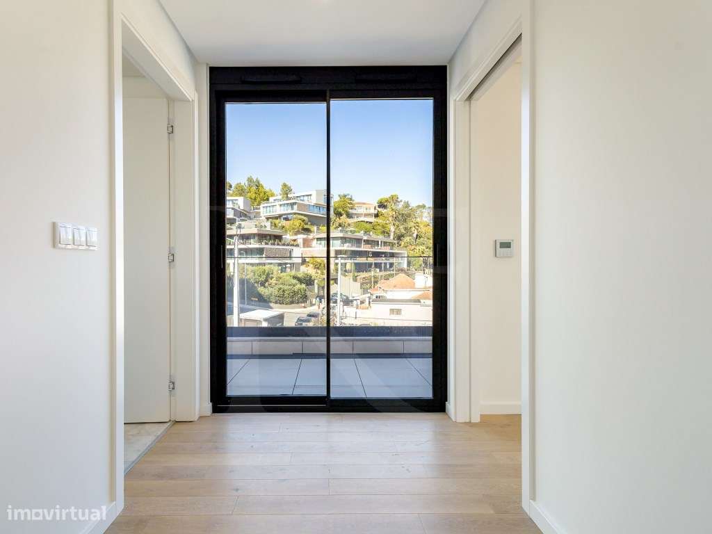 T3 Duplex a estrear com terraços e piscina no Estoril-8