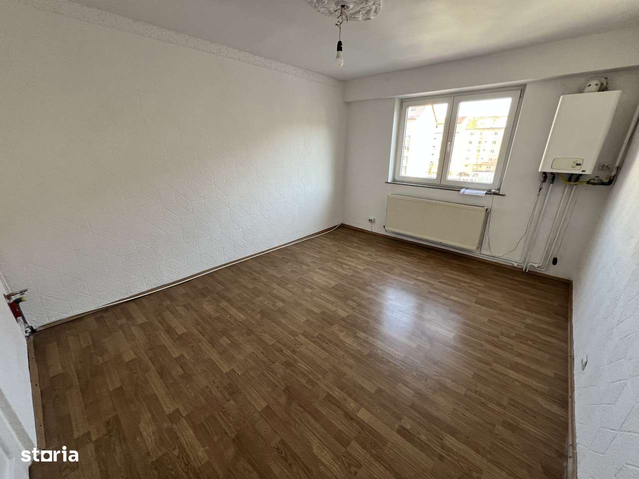 Garsoniera 1 camera,renovata,bucatarie,baie,et.3, zona Lazaret-1