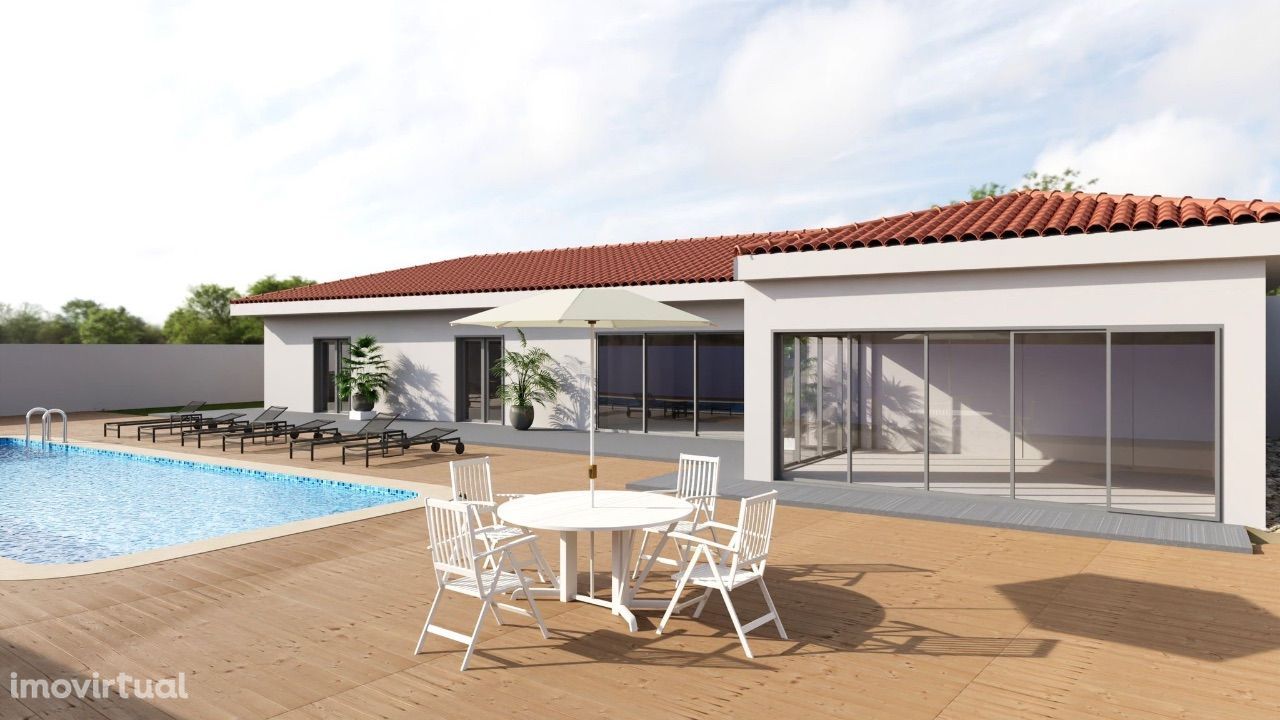 Moradia T5 em Cascais com piscina e espaço exterior