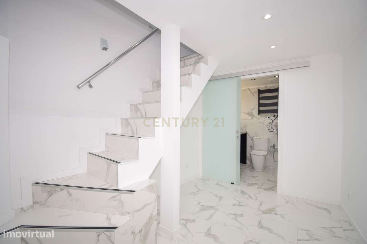 Oportunidade para Investidores – 2 Apartamentos T1 Remodelados e a Est - Grande imagem: 5/26