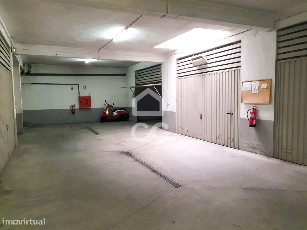 Garagem ampla em Setúbal-4