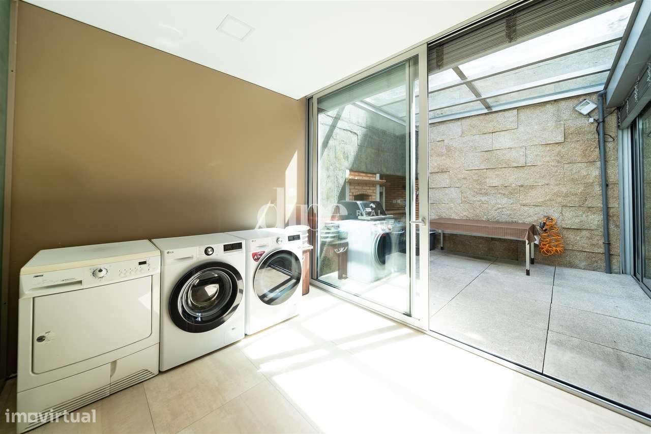 Luxuosa Moradia T3 com piscina, ginásio e jardins-15
