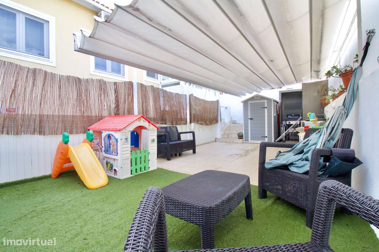 Andar de Moradia T2 + 1 com Logradouro e Sótão , Almada - Grande imagem: 4/60