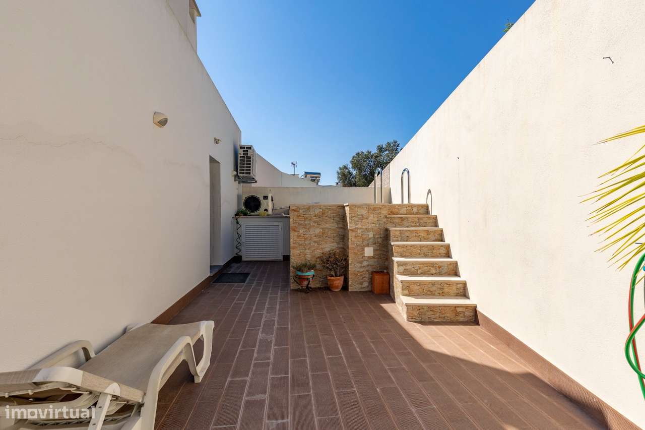 Moradia T3 piscina terraço vista mar e vila de Sesimbra-37