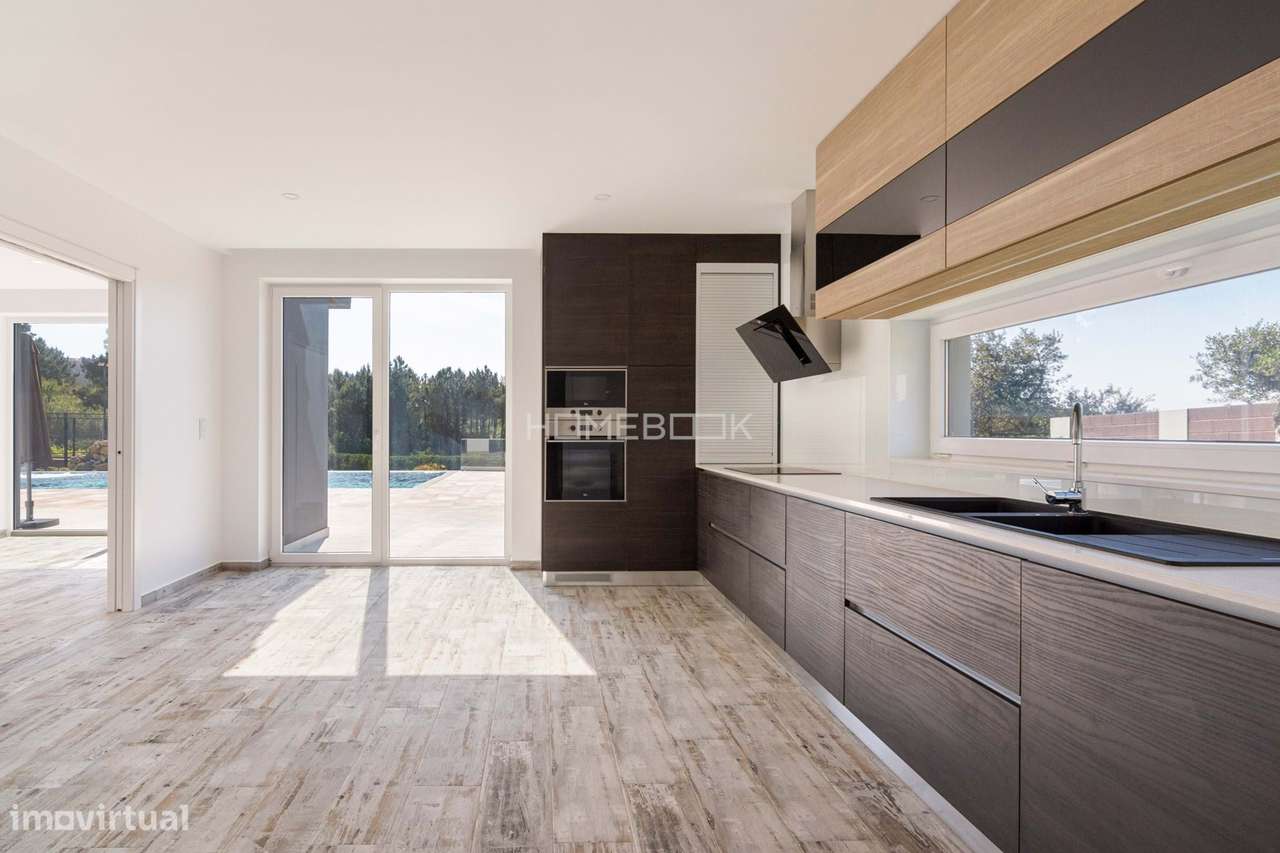 Moradia de Luxo a poucos minutos da Praia - Grande imagem: 4/57